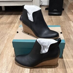 NEW Toms Black leather Kallie boots with Tan Wedge
